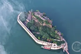 忠县石宝寨：云雾升腾 美轮美奂图片