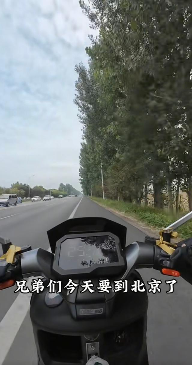 一路向北，广西小伙独自骑电动车跨越四千公里去哈尔滨看雪