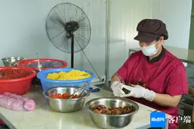 端午至！来琼中品尝少数民族特色美食三色粽图片