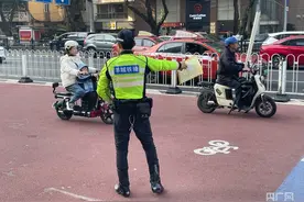 多人被罚！广州电动自行车新规实施首日，有无牌车被现场扣留图片