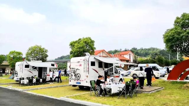 我们的“十五五”⑧ | 从“过路点”到“网红地标”——福建高速服务区激活“路衍经济”新引擎