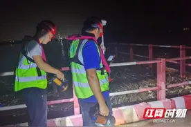 中交二航局岳阳港道仁矶码头工程项目全力防洪度汛 筑牢安全堤图片