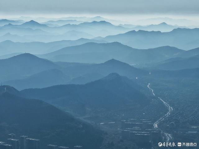 远瞰南部山区，连绵起伏