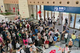 兰张高铁兰武段开通运营“满月” 累计发送旅客49.7万人次图片