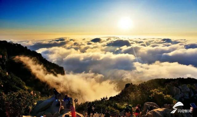 组图丨子夜追星辰 黎明揽红日，泰山美成了壁纸！