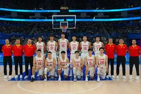 到岳阳看CBA季前赛，也能赏巴陵胜状图片