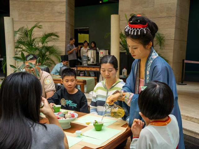 金秋十月去哪儿 万千气象成都行｜大假首日金沙遗址博物馆人气爆棚