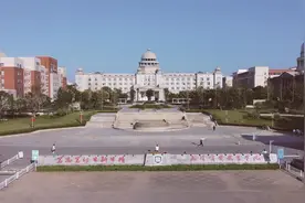 武汉商贸职业学院绘高质量发展上扬曲线图片