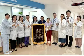 复旦儿科医院救治1岁越南籍脊髓性肌萎缩症患儿，出院时孩子已能活动自如图片