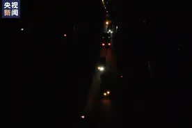 “一带一路”建设者用“中国之光”点亮刚果（金）首都金沙萨夜空图片
