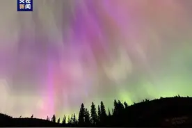 已刷屏！多地出现极光图片