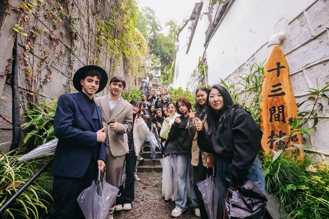 变身“可触摸的文化课堂”，杭州北山街City Walk惊艳外国友人