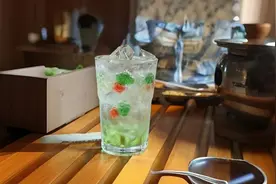 喝点热水暖暖胃？其实胃“喜欢”喝凉的！这么多年我们喝错了！图片