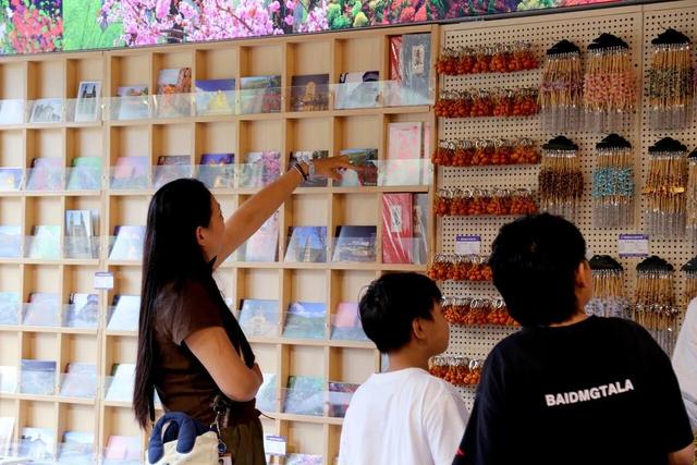 一脚踏进红叶与苗韵里！第25届红叶节国庆启幕