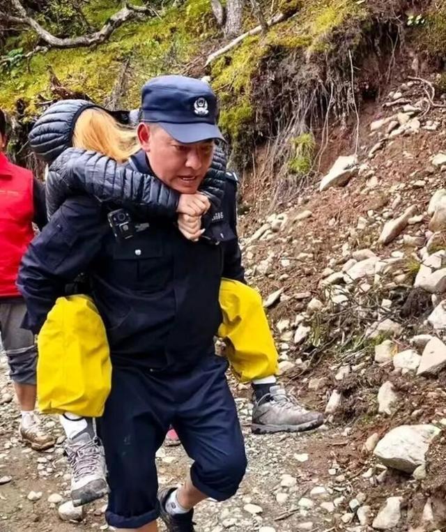 女游客在海拔4700多米山上失温休克，被“搭子”丢下，当地公安局回应
