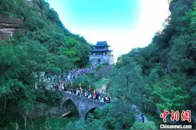 四川广元剑门关景区今日迎客5.54万人次 创历史新高图片