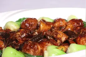 《寻味上海》丨鮰鱼烧面筋：一口爆汁，两口欢愉图片