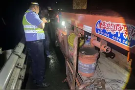 南丹交警暖心救援，助货车司机摆脱“囧途”图片