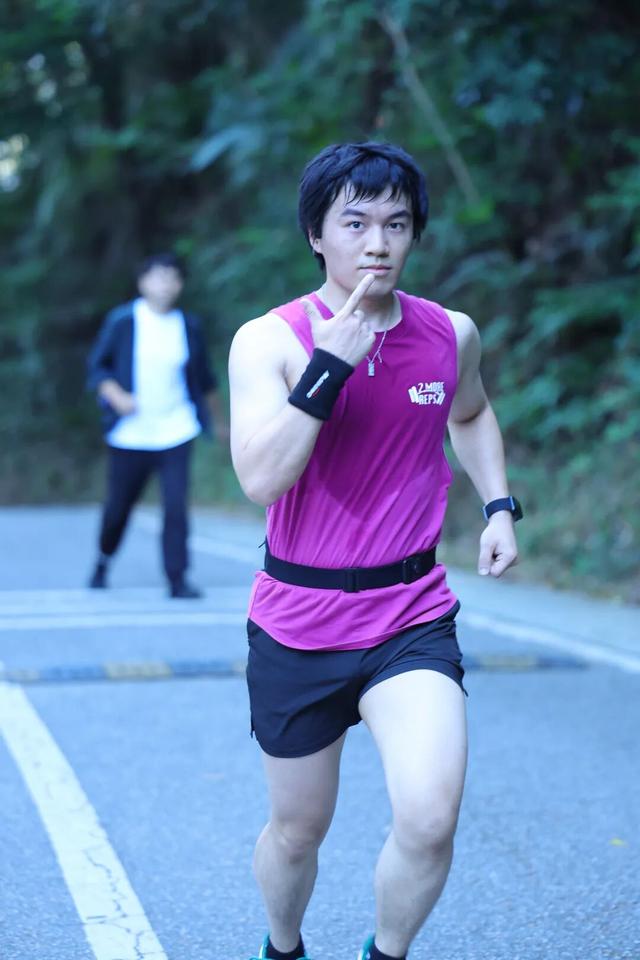 三大世界冠军助阵！直击2025梧桐山登高赛！