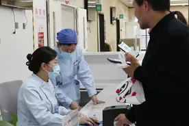 山东省中医院夜间门诊探访：看病不用请假，夜诊服务至晚八点半图片