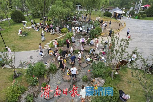 白泉开放首月：12.8万人次打卡，单日最高过万！