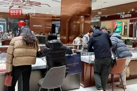 低至0.01克！小克重黄金贴片火了，年轻人爱买图片