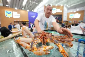 通讯｜从深海到餐桌——俄罗斯帝王蟹让中国人大饱口福图片