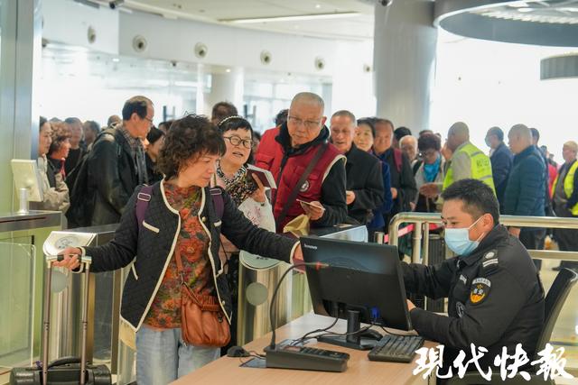 中韩免签催热“跨境游”，超千名银发旅客从连云港乘轮赴韩