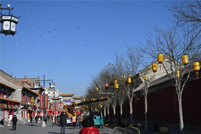 记者探班：呼和浩特塞上老街跨年夜筹备忙