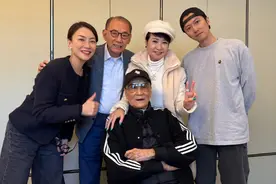 霍汶希晒与谢霆锋一家合影，88岁谢贤及狄波拉罕见亮相图片