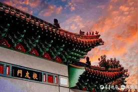 山东大学齐鲁医学院校友门落成百年，已成齐鲁医学人“精神图腾”图片