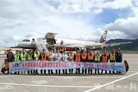 从山间到舌尖一路领“鲜” 鄂州花湖国际机场开通“松茸航线”图片