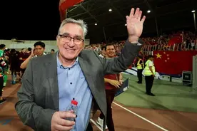 国足主帅伊万：祝贺球员取得伟大胜利，胜利带来欢乐和自信心图片