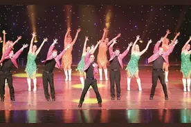 "串烧"半世纪前迪斯科狂欢 《舞蹈皇后》歌舞秀厦门上演图片