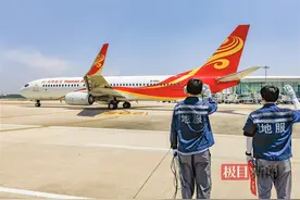 高温红色预警下，热辣滚烫的武汉天河机场图片