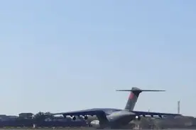 今天下午，空军一架运-20军用大型运输机从华中某机场起飞，执行赴韩国接运第十一批在韩图片