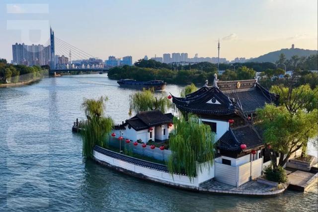 爆满！今天无锡这里排起长队