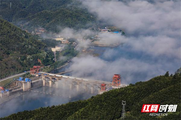 湖南洪江区：云端之上，定格云海日出的诗意画卷