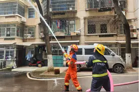 抓不完，根本抓不完！长沙消防上演连环“捕蛇记”图片