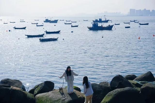 免费又出片！威海人私藏！钓鱼人、秋千、老渔船，治愈力满分～