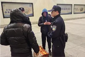 少年独自离家700公里 乘警暖心劝导解心结图片