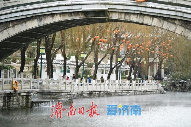 云雾润蒸，雪后济南护城河云雾缭绕宛如仙境