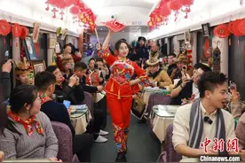 （寻味中华｜戏曲）东北二人转 手绢不停转图片