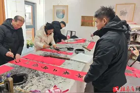 “新生活 新风尚 新年画”大兴书画院迎春书画展暨常庄镇义写春联送福活动举行图片