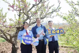 兰州经开区税务局：桃花为媒 开启税宣春之约图片
