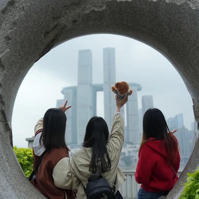 青春就要这“young”玩出“趣” | 在Citywalk中寻找同频“搭子”