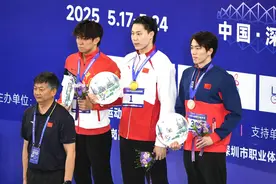 覃海洋夺得100米蛙泳金牌，远超巴黎奥运会冠军成绩图片