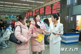 巾帼家政就业专场招聘会上，261人达成就业意向图片
