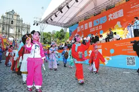澳门国际幻彩大巡游举行  南安17名高甲戏小演员惊艳亮相图片