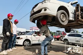 报废汽车被精细化拆解 “身价”提升循环利用图片